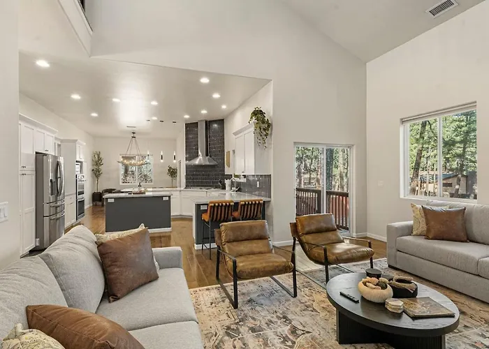 Villa Quiet Luxury Near Dtown, Nau & Snowball *