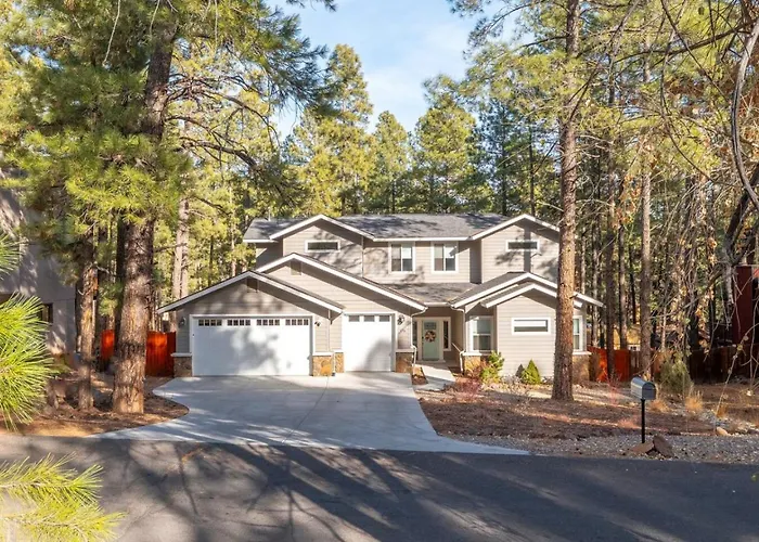 Villa Quiet Luxury Near Dtown, Nau & Snowball *