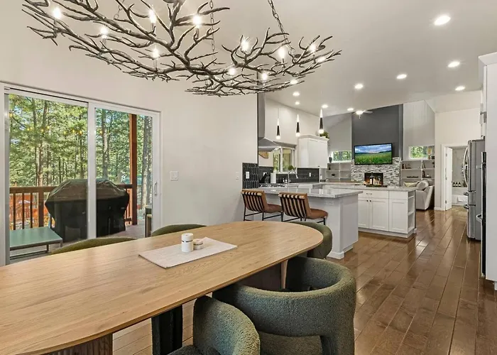 Villa Quiet Luxury Near Dtown, Nau & Snowball