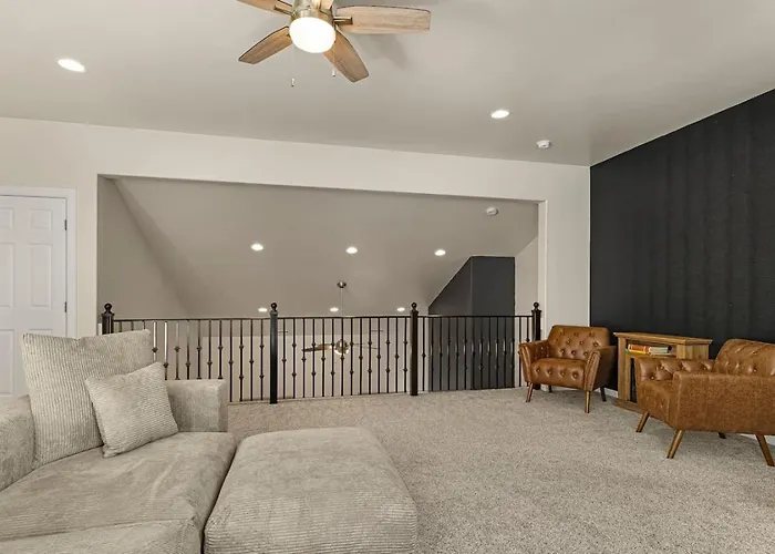 Quiet Luxury Near Dtown, Nau & Snowball