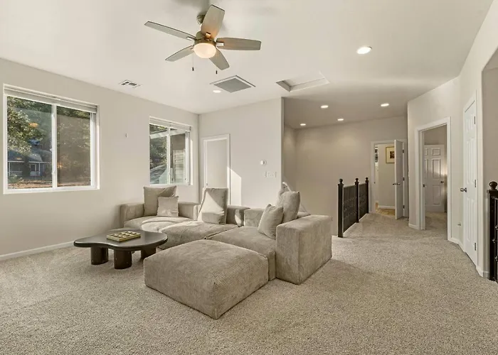 Quiet Luxury Near Dtown, Nau & Snowball Villa Flagstaff