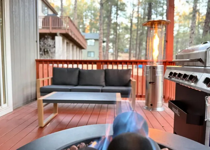 Quiet Luxury Near Dtown, Nau & Snowball Villa *